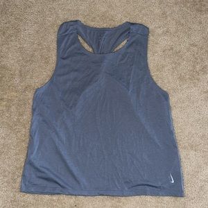 NIKE RUNNING TANK 💙💙 size M w Twist back detail